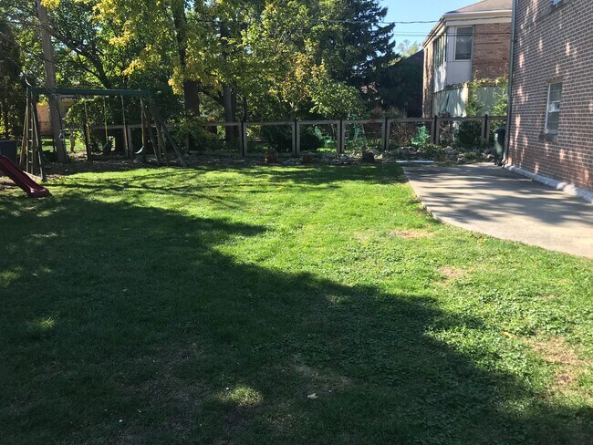 Foto del edificio - 6814 N Kilpatrick Ave
