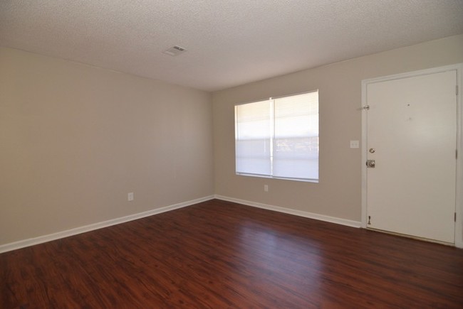 Foto del edificio - All-Electric 4 Bed/2 Bath w/ Fenced Yard
