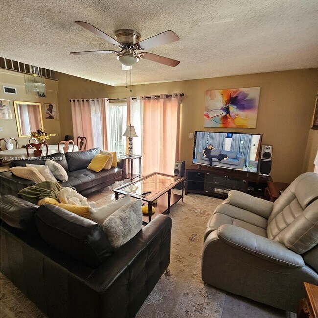 Foto del edificio - 3571 NW 95th Terrace