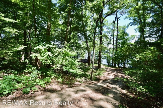 Building Photo - 3 br, 2 bath House - 297 Green Bay Road