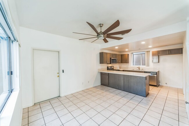 Building Photo - 3 Bed / 2.5 Bath Townhome at Vista Palomar!