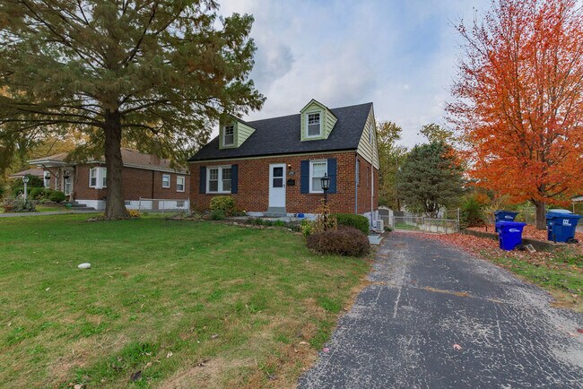 Building Photo - 2741 Granda Dr