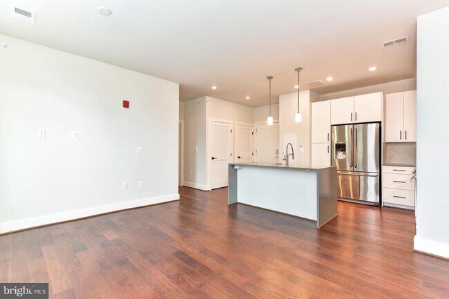 Foto del edificio - 1411 Key Blvd