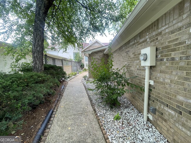 Building Photo - 4330 Village Oaks Ln