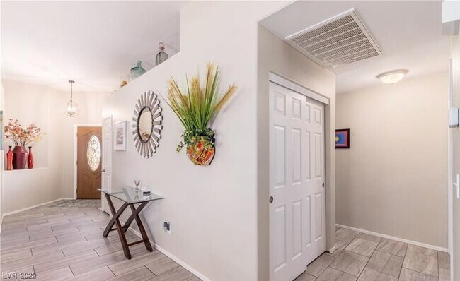 Foto del edificio - 5473 Green Palms St