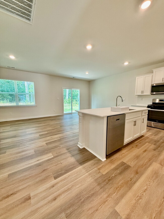 Building Photo - Room in House on Cramer Crk Dr