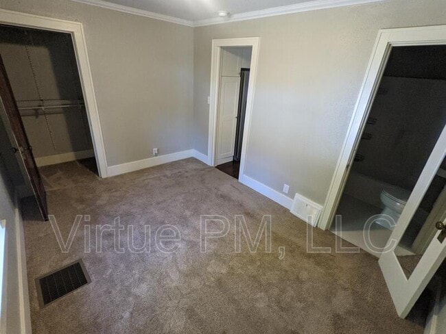 Building Photo - 1403 4th St