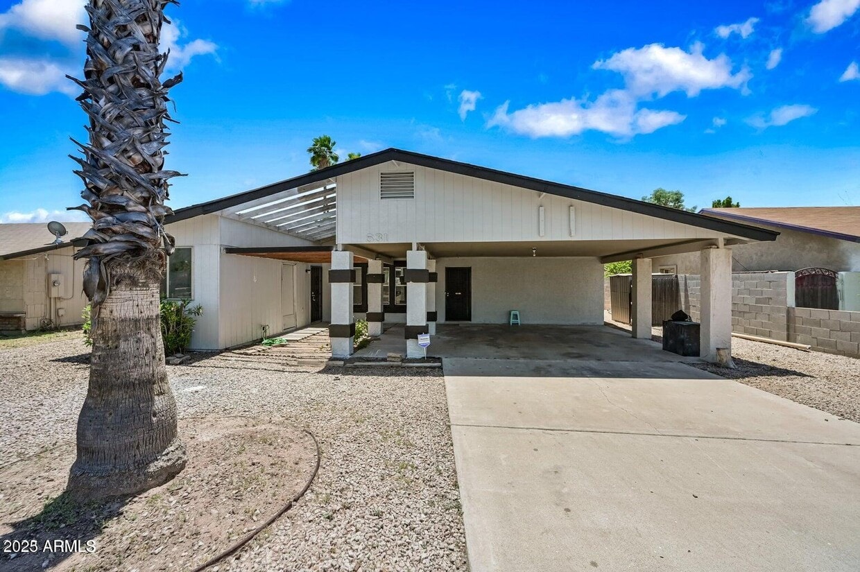 Foto principal - 531 W Emelita Ave