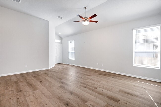 Building Photo - 324 Nespral Dr