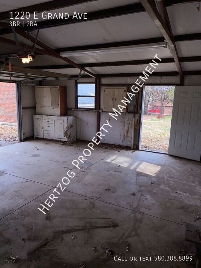 Building Photo - Holiday Special Thru January 1.  Large hom...