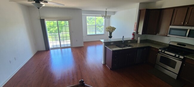 Foto del edificio - 408 Waterview Ct