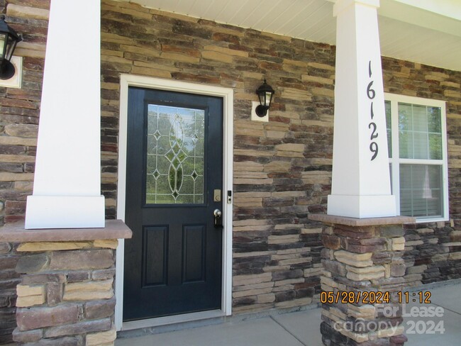Building Photo - 16129 Trenton Green Ln