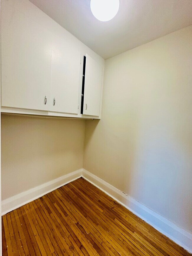Building Photo - 1 Bedroom Apartment to rent