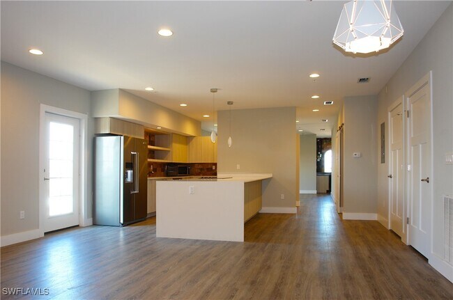 Building Photo - 4645 SE 11th Pl