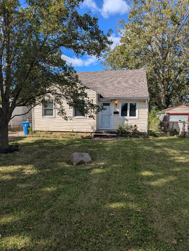 Building Photo - 1604 Maple Dr