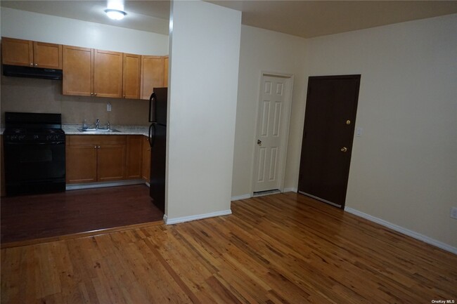 Foto del edificio - 187-23 Linden Blvd