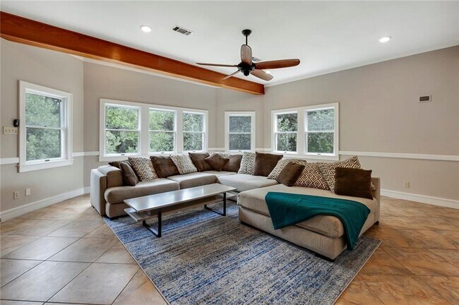 Foto del edificio - 3709 Toro Canyon Rd