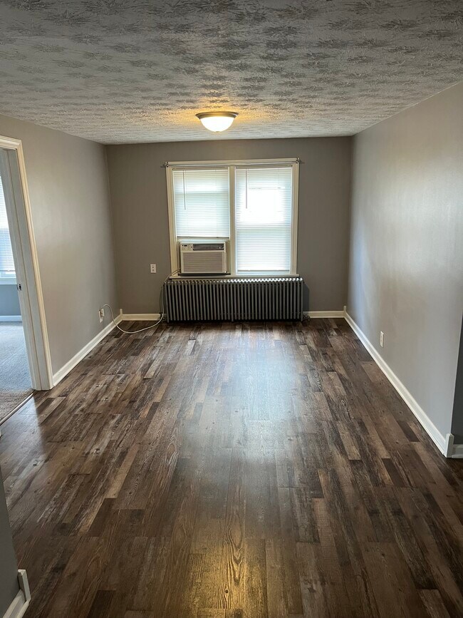Living room - 146 46th St SW