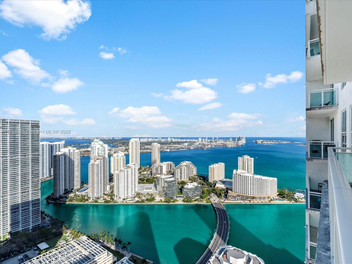 Foto principal - 950 Brickell Bay Dr