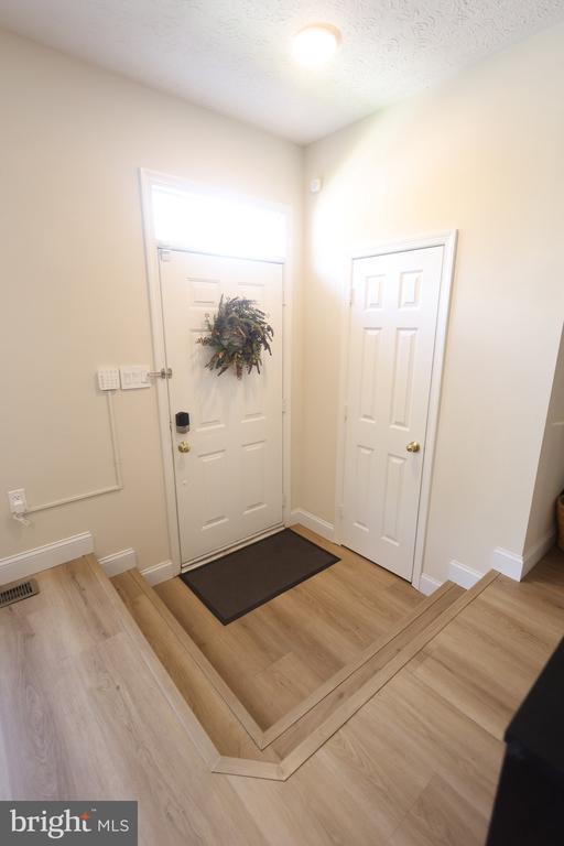 Foto del edificio - 1424 Falcon Nest Ct