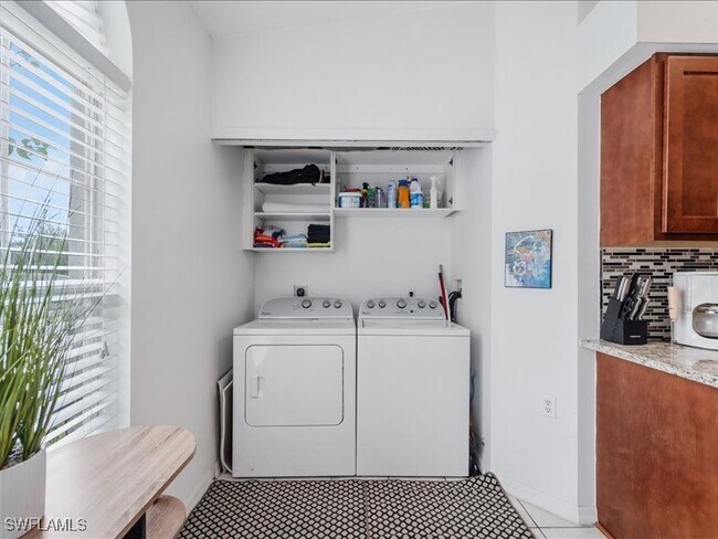 Building Photo - 4910 Cougar Ct N