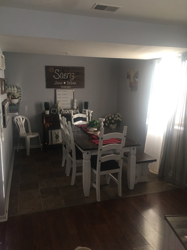 Foto del edificio - 5900 E 136th St