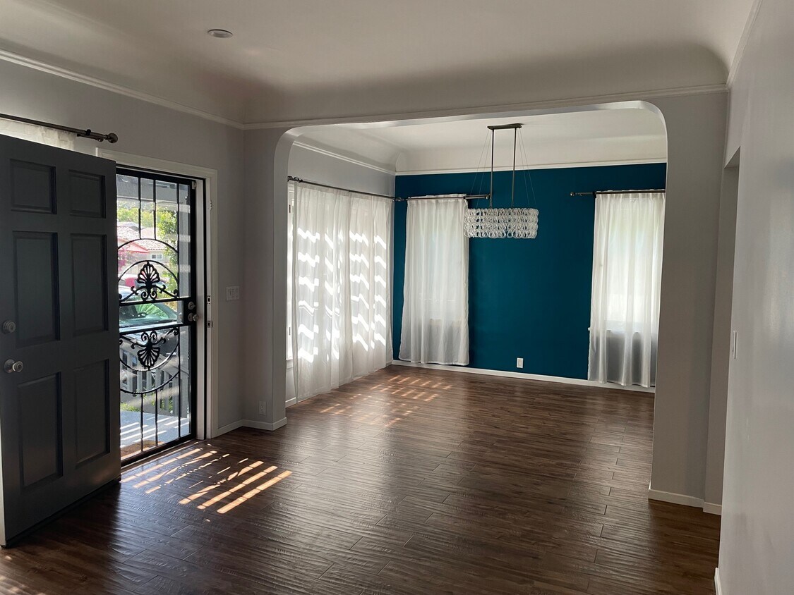 837 N Cherokee Ave Unit n/a, Los Angeles, CA 90038 Apartments in Los