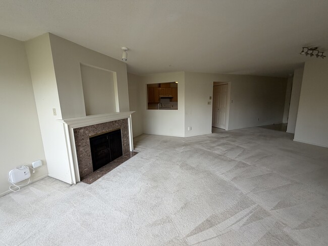 Building Photo - 307-1869 Spyglass Place