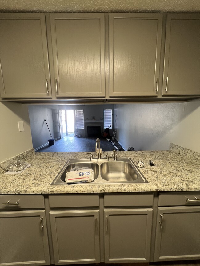 Foto del edificio - 1942 Baywind Ct