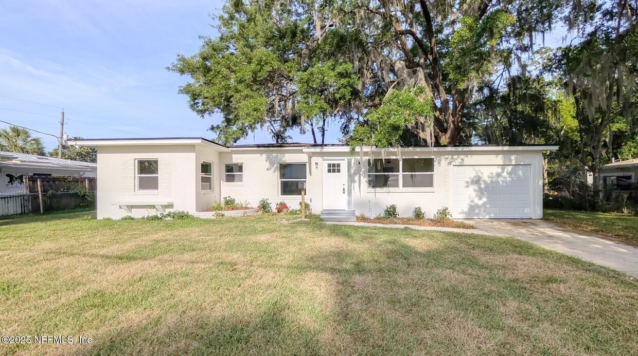 Foto principal - 5316 Stetson Rd