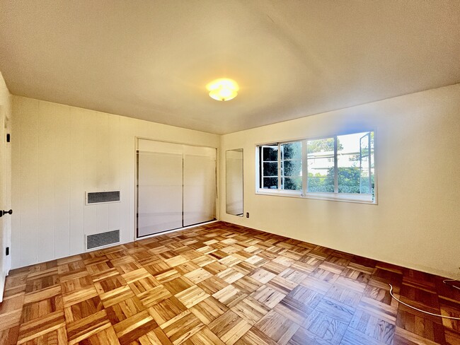 Bedroom 1 - 5205 Village Grn