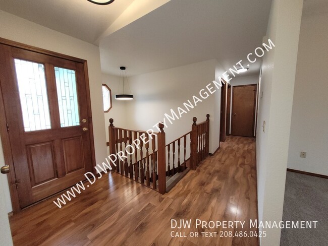 Foto del edificio - Recently Updated 4 Bed 3 Boise Home w/Atta...