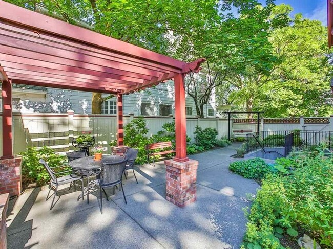 Building Photo - 1405 W 9th Ave