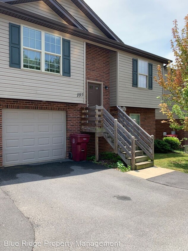 Primary Photo - 2 br, 2 bath House - 1720 Skyline Drive #107
