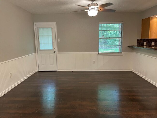 Building Photo - 6919 S Oak Bend Dr