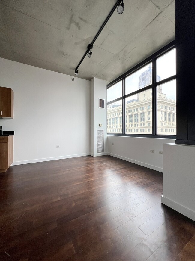 Building Photo - 235 W Van Buren St