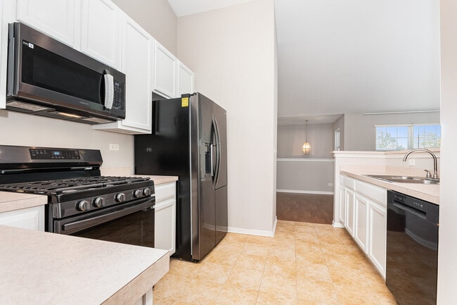 Building Photo - 2404 Golf Ridge Cir