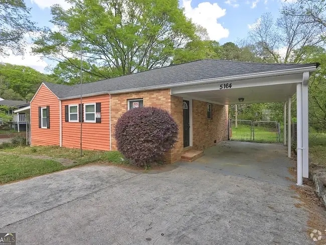 Building Photo - 5164 Phillips Dr