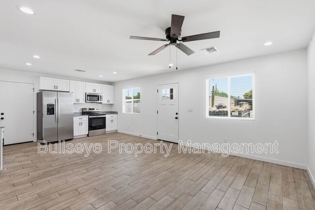 Building Photo - 428 S 97th Pl
