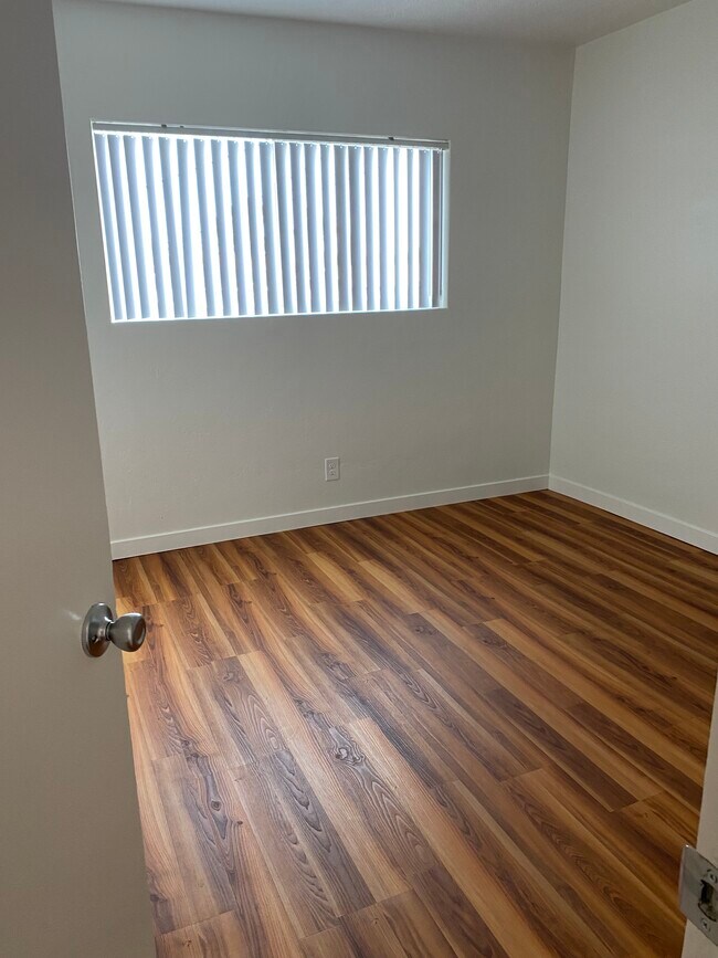 Foto del edificio - 4181 Wilson Ave