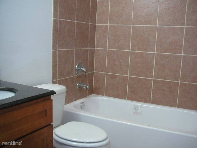 Building Photo - 3 br, 1 bath Apartment - 1752 W 35th St