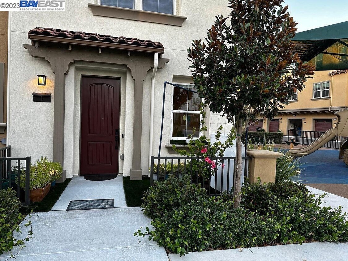 Foto principal - 1400 Civic Center Dr