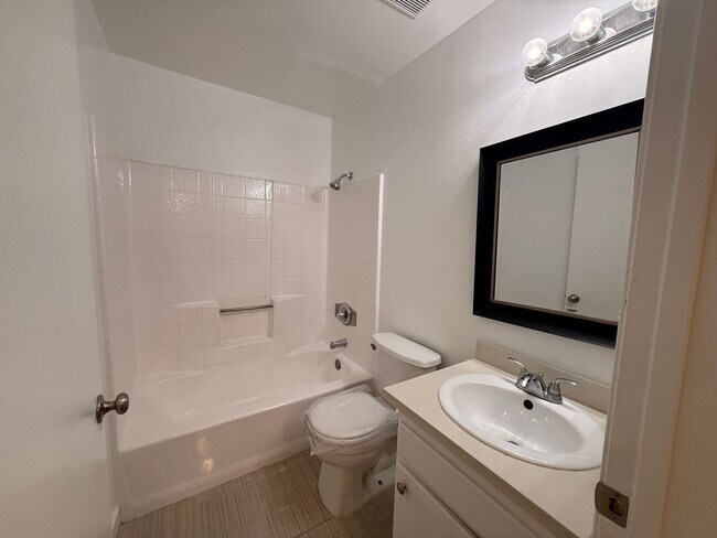 Foto del edificio - 827 S Wilton Pl