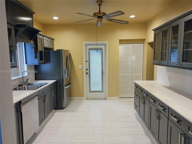 Foto del edificio - 630 SW 25th Rd