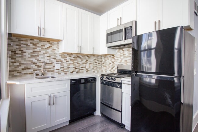 Building Photo - 132 6th St