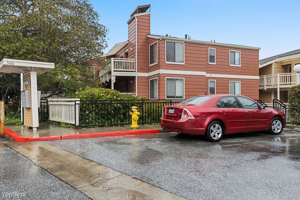 Primary Photo - 3 br, 2 bath Condo - 303 Oak Court