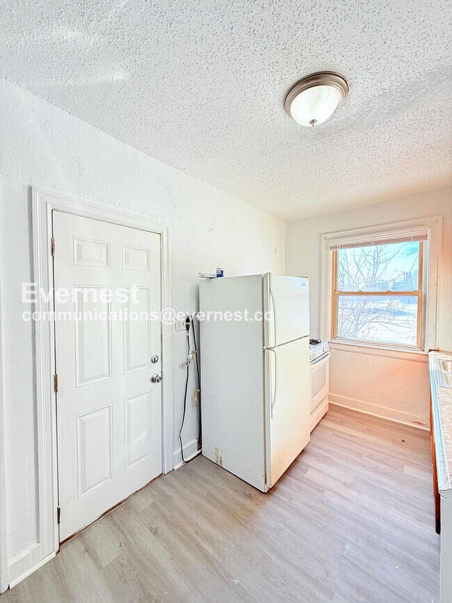 Foto del edificio - 13909 Hartwell St