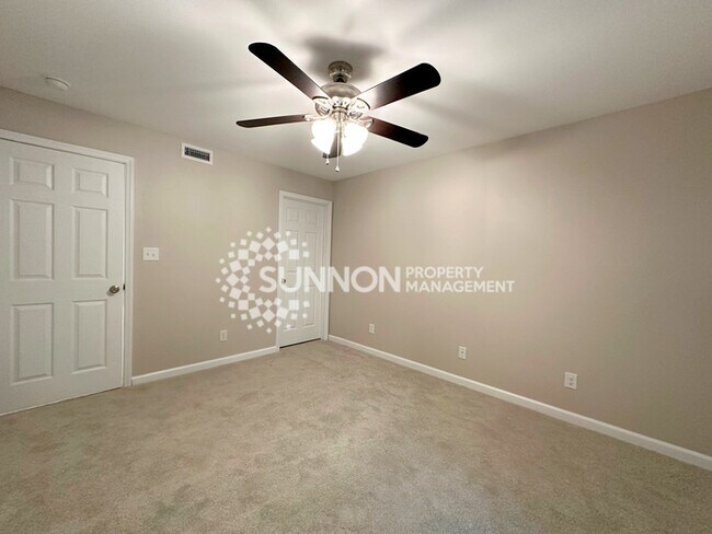 Foto del edificio - Completely Remodeled 2BR 2BA Condo