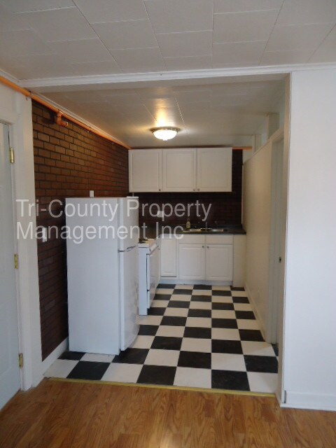 Building Photo - 121 W Hydraulic St