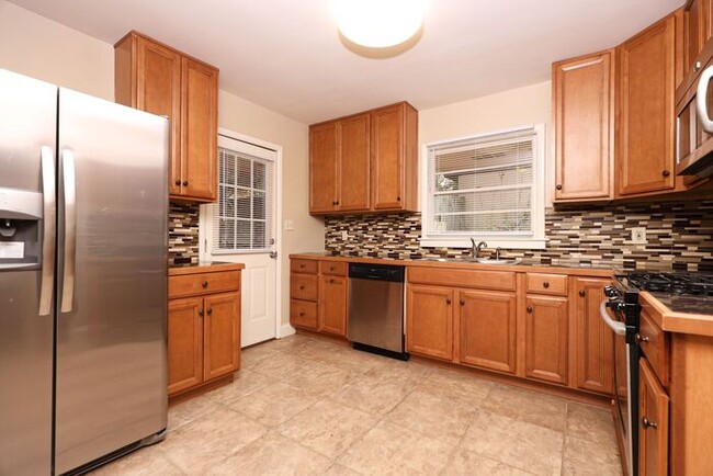 Building Photo - Cute 4 Bedroom Home in Montgomery